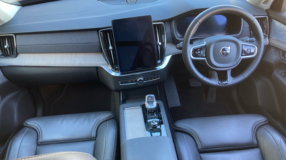 Volvo XC90 2.0 B5P Ultra Bright 5dr AWD Geartronic Petrol Estate - Image 10