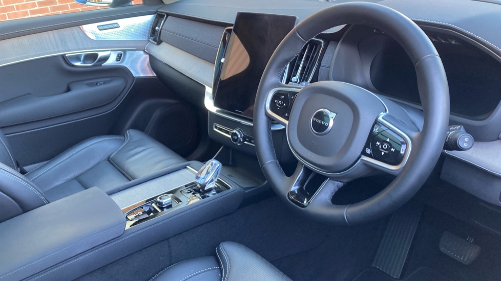 Volvo XC90 2.0 B5P Ultra Bright 5dr AWD Geartronic Petrol Estate - Image 11
