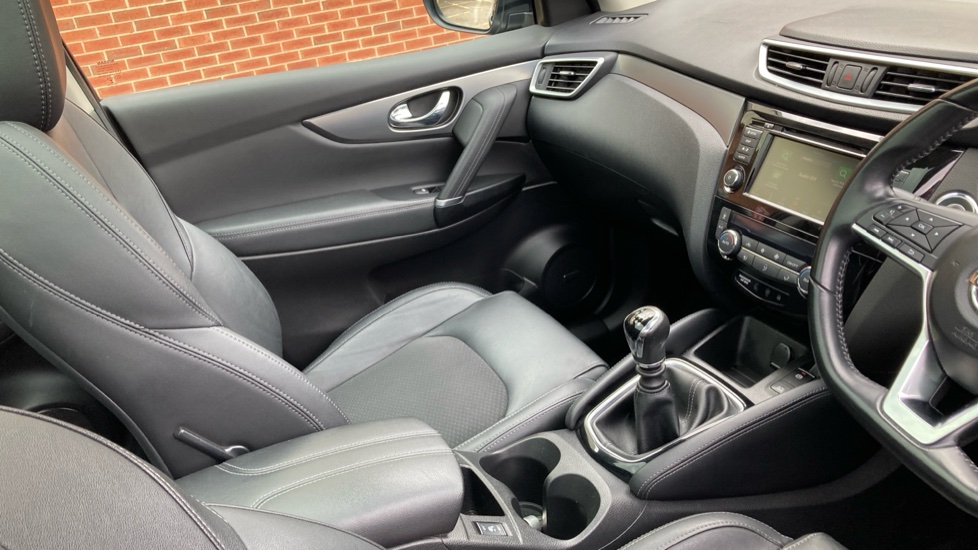 Nissan Qashqai 1.7 dCi Tekna 5dr Diesel Hatchback - Image 14
