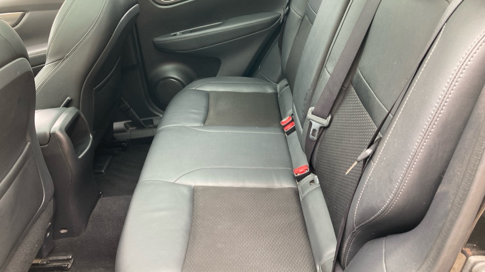 Nissan Qashqai 1.7 dCi Tekna 5dr Diesel Hatchback - Image 16