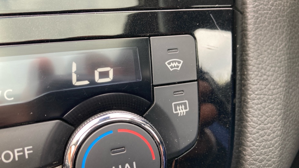 Nissan Qashqai 1.7 dCi Tekna 5dr Diesel Hatchback - Image 21