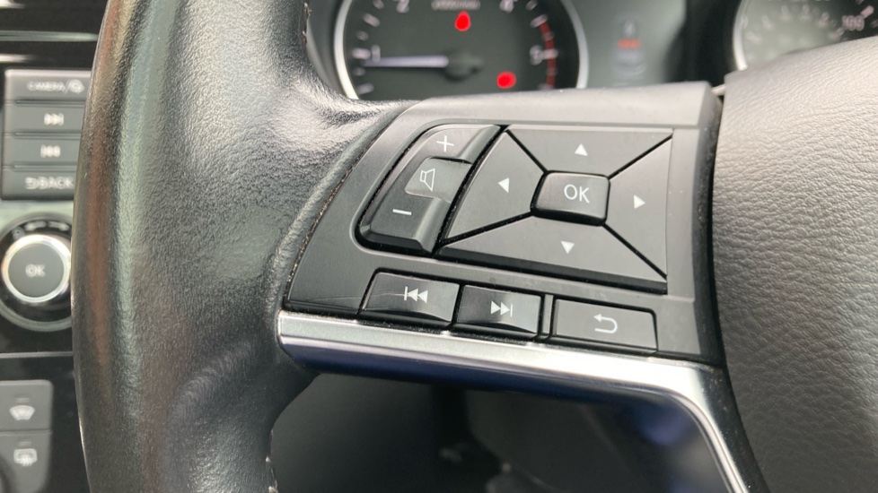 Nissan Qashqai 1.7 dCi Tekna 5dr Diesel Hatchback - Image 23