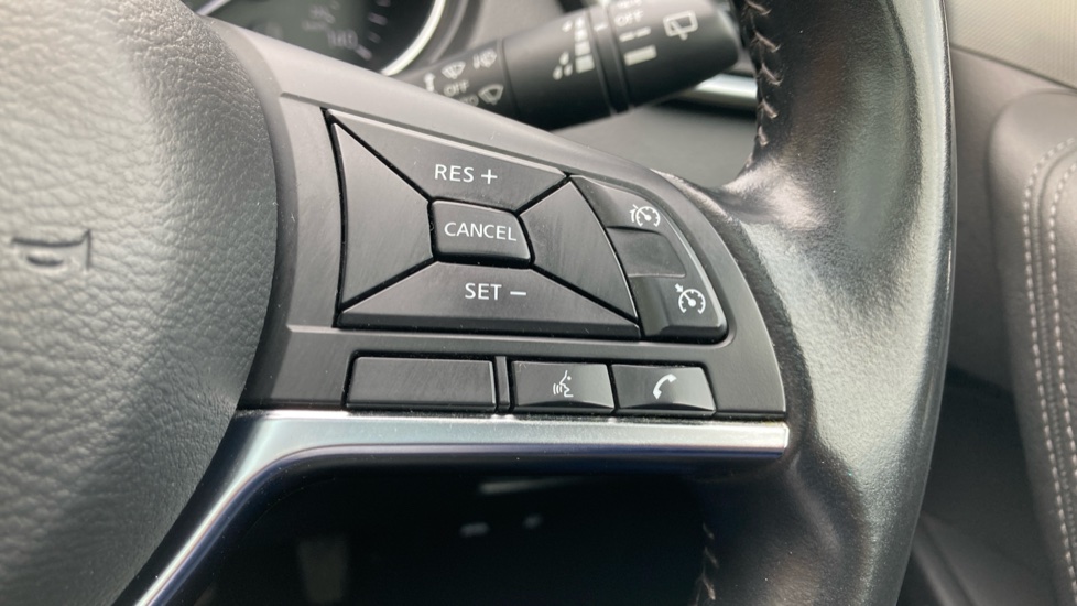 Nissan Qashqai 1.7 dCi Tekna 5dr Diesel Hatchback - Image 24