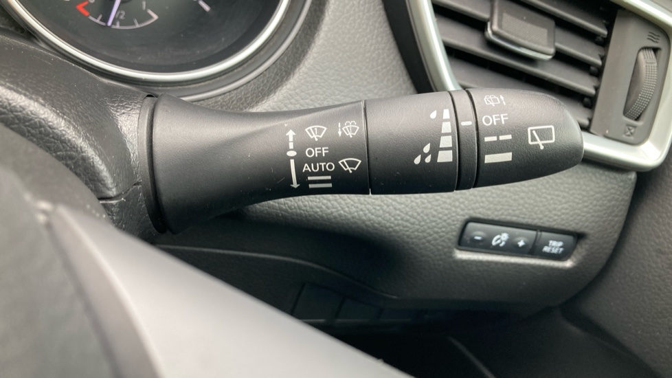 Nissan Qashqai 1.7 dCi Tekna 5dr Diesel Hatchback - Image 25