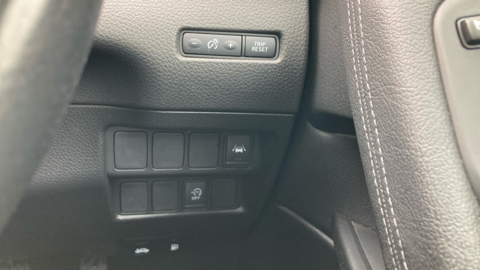 Nissan Qashqai 1.7 dCi Tekna 5dr Diesel Hatchback - Image 27
