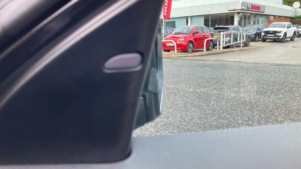 Nissan Qashqai 1.7 dCi Tekna 5dr Diesel Hatchback - Image 39