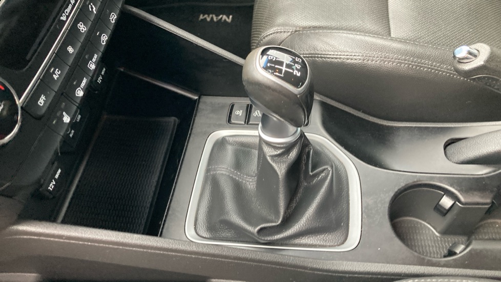 Hyundai TUCSON 2.0 CRDi Premium 5dr Diesel Estate - Image 13