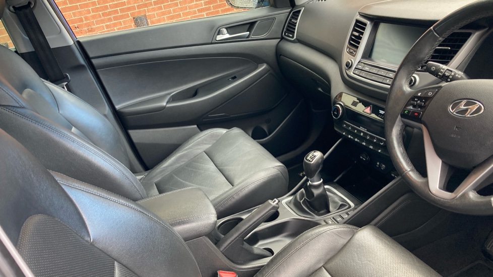 Hyundai TUCSON 2.0 CRDi Premium 5dr Diesel Estate - Image 14