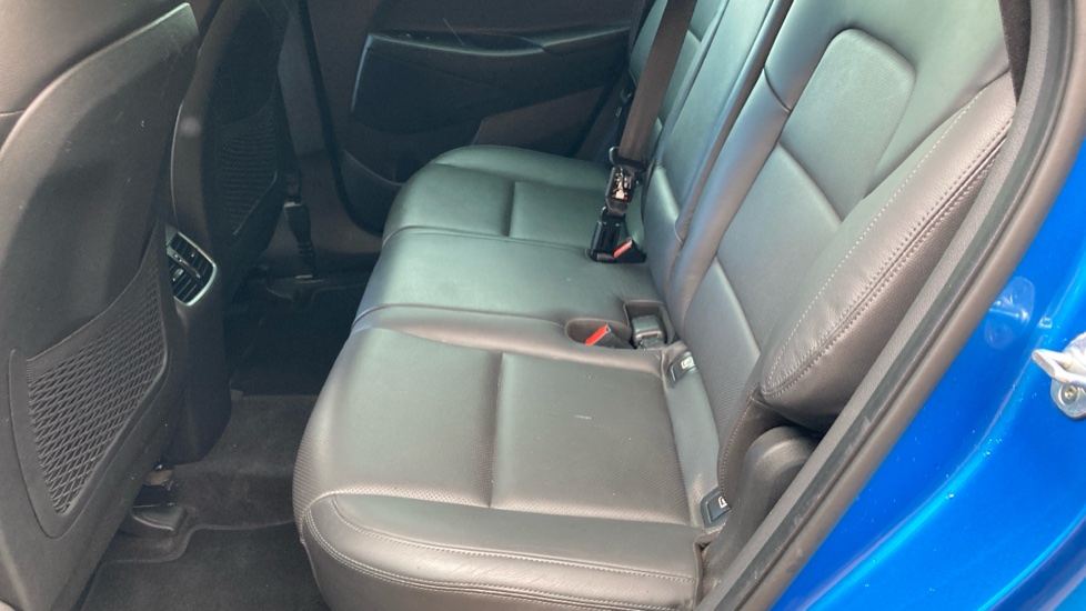 Hyundai TUCSON 2.0 CRDi Premium 5dr Diesel Estate - Image 16