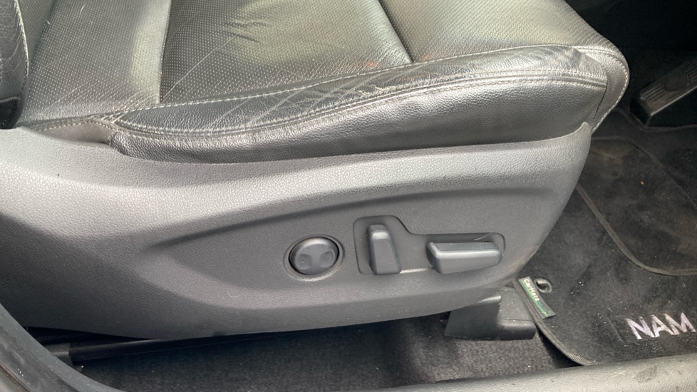 Hyundai TUCSON 2.0 CRDi Premium 5dr Diesel Estate - Image 21