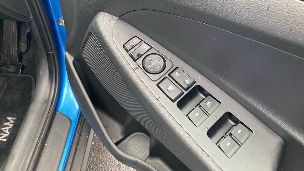 Hyundai TUCSON 2.0 CRDi Premium 5dr Diesel Estate - Image 22