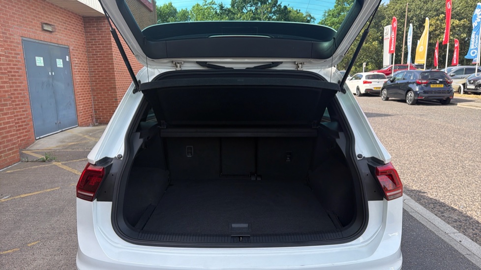 Volkswagen Tiguan 2.0 TDi 190 4Motion R-Line 5dr DSG Diesel Estate - Image 4