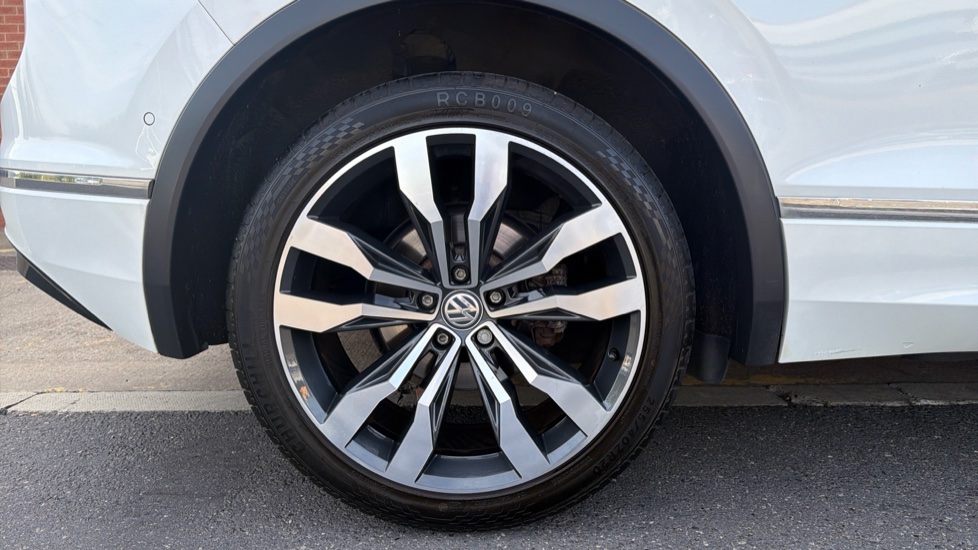 Volkswagen Tiguan 2.0 TDi 190 4Motion R-Line 5dr DSG Diesel Estate - Image 7