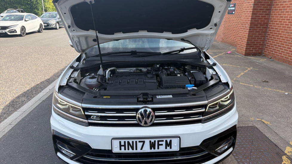Volkswagen Tiguan 2.0 TDi 190 4Motion R-Line 5dr DSG Diesel Estate - Image 8