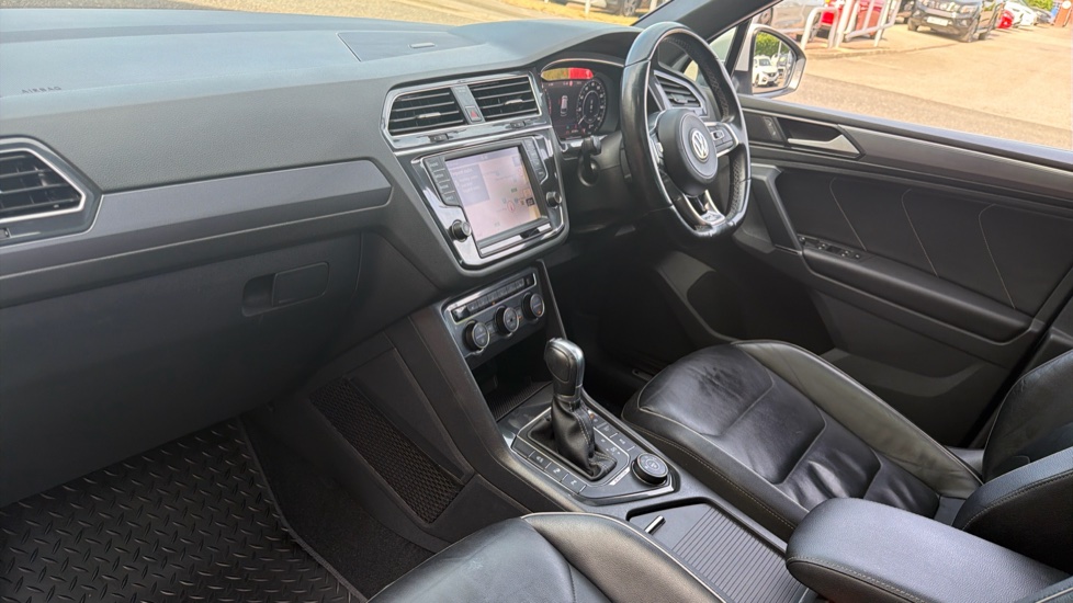 Volkswagen Tiguan 2.0 TDi 190 4Motion R-Line 5dr DSG Diesel Estate - Image 9
