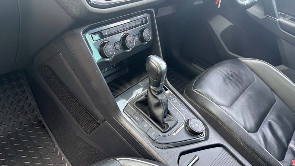 Volkswagen Tiguan 2.0 TDi 190 4Motion R-Line 5dr DSG Diesel Estate - Image 13