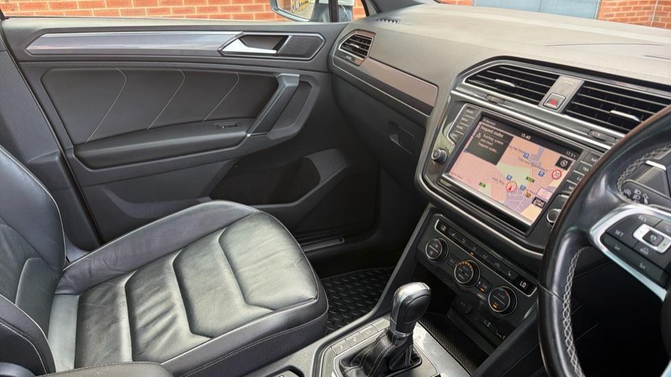 Volkswagen Tiguan 2.0 TDi 190 4Motion R-Line 5dr DSG Diesel Estate - Image 14