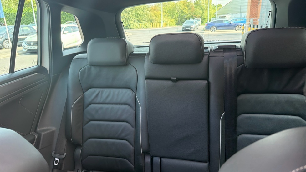 Volkswagen Tiguan 2.0 TDi 190 4Motion R-Line 5dr DSG Diesel Estate - Image 15