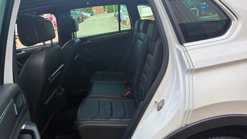 Volkswagen Tiguan 2.0 TDi 190 4Motion R-Line 5dr DSG Diesel Estate - Image 16