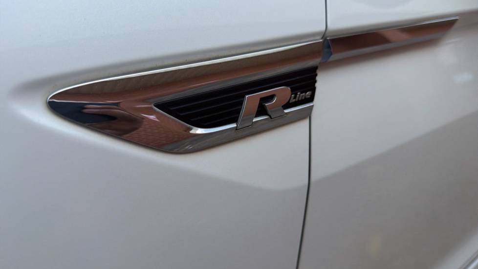 Volkswagen Tiguan 2.0 TDi 190 4Motion R-Line 5dr DSG Diesel Estate - Image 22