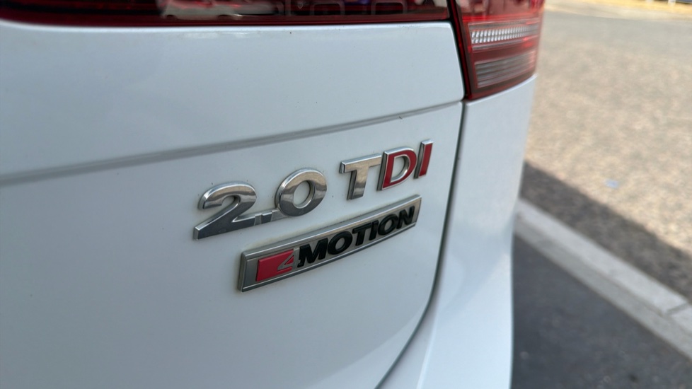 Volkswagen Tiguan 2.0 TDi 190 4Motion R-Line 5dr DSG Diesel Estate - Image 24