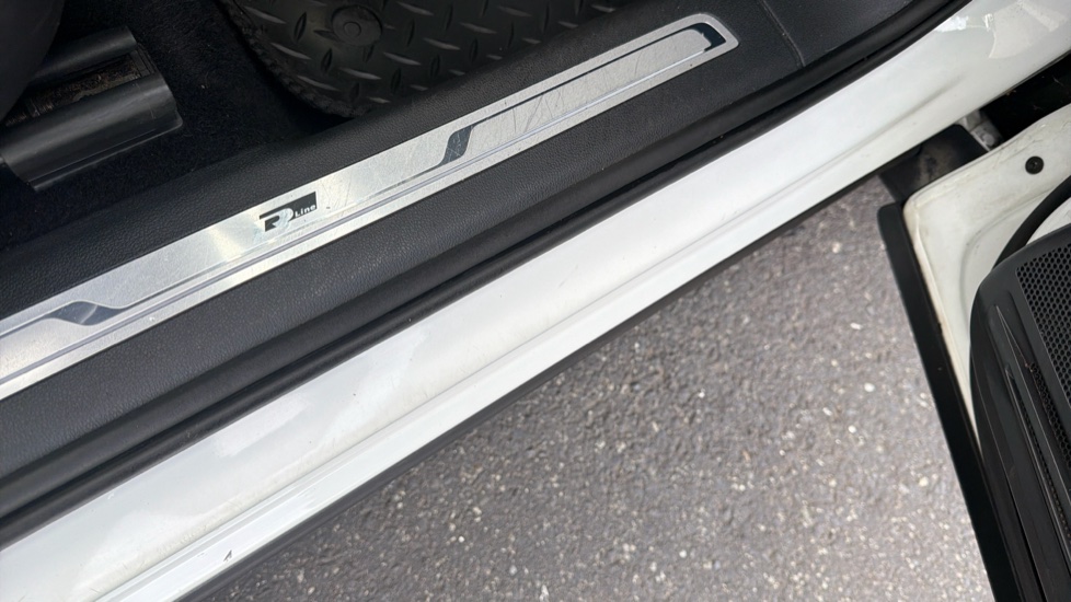 Volkswagen Tiguan 2.0 TDi 190 4Motion R-Line 5dr DSG Diesel Estate - Image 34