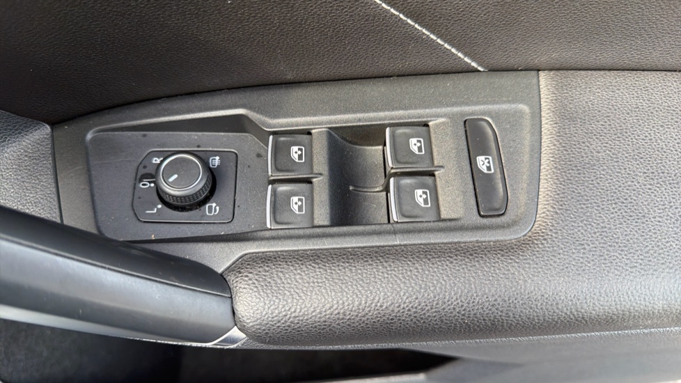 Volkswagen Tiguan 2.0 TDi 190 4Motion R-Line 5dr DSG Diesel Estate - Image 35