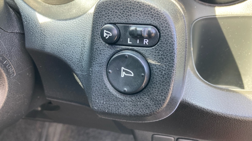 Honda Jazz 1.4 i-VTEC ES Plus 5dr Petrol Hatchback - Image 28