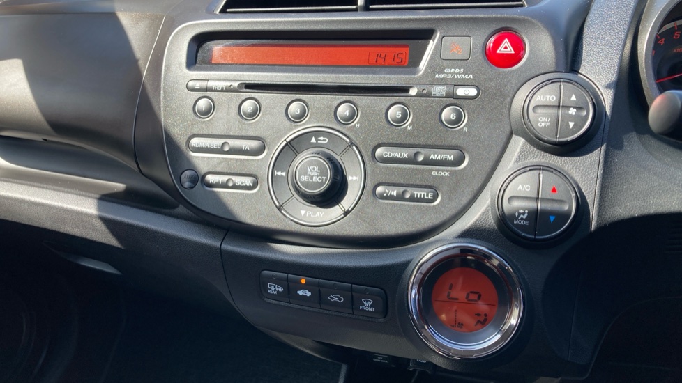 Honda Jazz 1.4 i-VTEC ES Plus 5dr Petrol Hatchback - Image 34