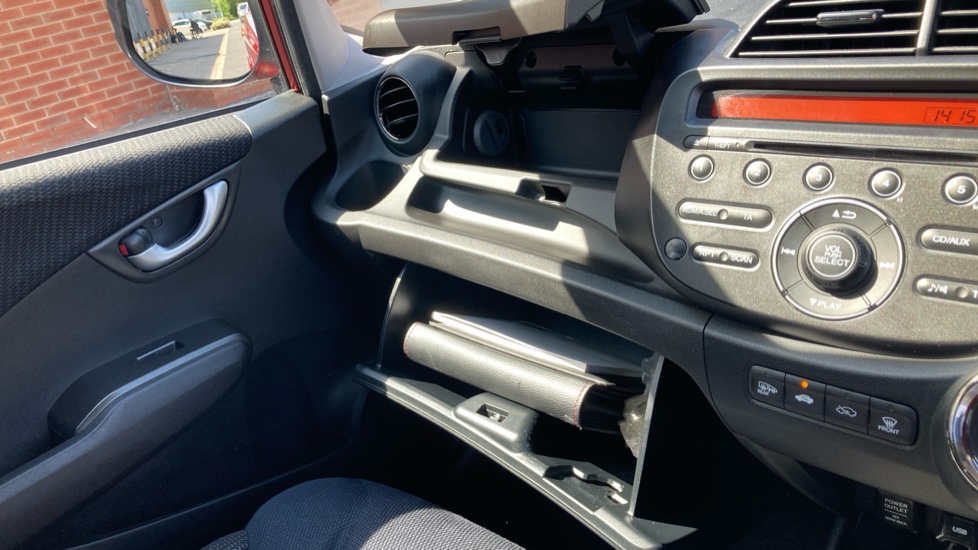 Honda Jazz 1.4 i-VTEC ES Plus 5dr Petrol Hatchback - Image 37