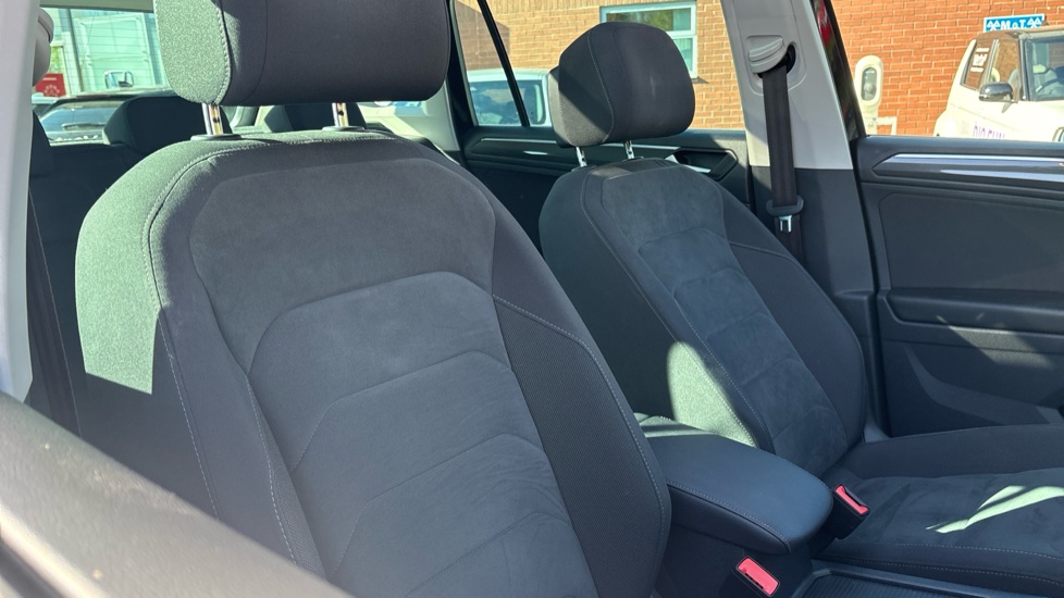 Volkswagen Tiguan 2.0 TSi 190 4Motion SEL 5dr DSG Petrol Estate - Image 37