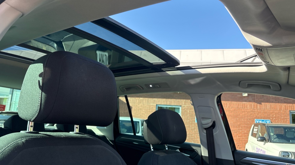 Volkswagen Tiguan 2.0 TSi 190 4Motion SEL 5dr DSG Petrol Estate - Image 38