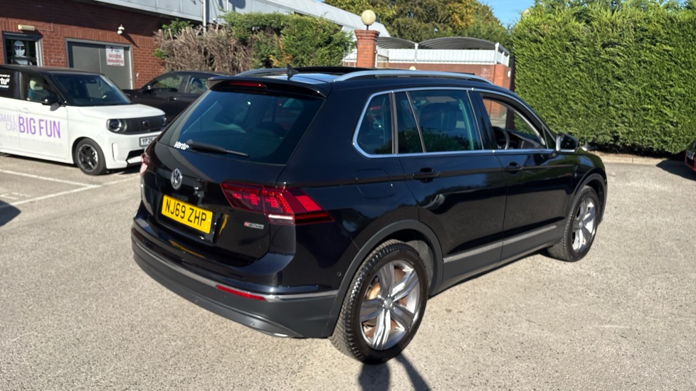 Volkswagen Tiguan 2.0 TSi 190 4Motion SEL 5dr DSG Petrol Estate - Image 49