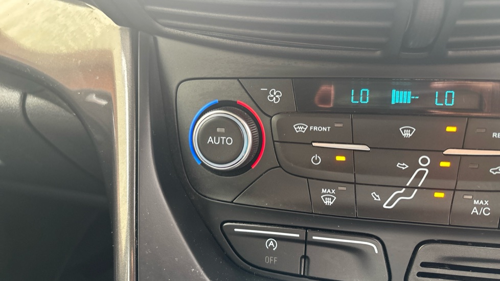Ford C-MAX 1.0 EcoBoost 125 Titanium 5dr Petrol Estate - Image 40