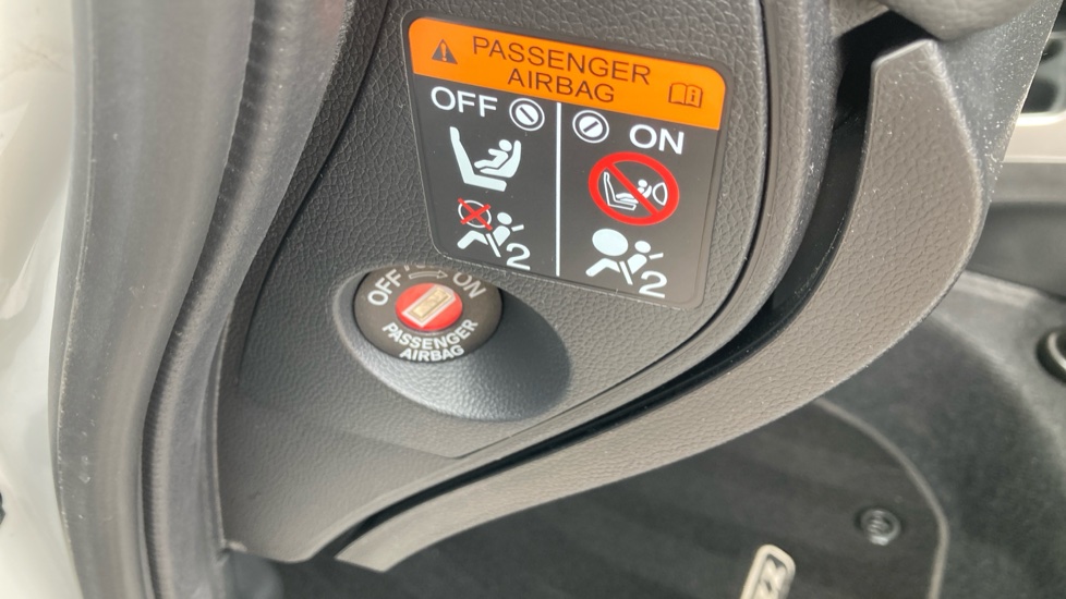 Honda Jazz 1.3 i-VTEC EX Navi 5dr Petrol Hatchback - Image 22