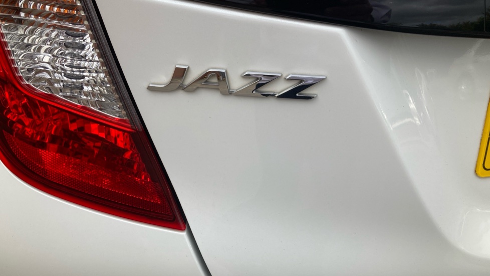 Honda Jazz 1.3 i-VTEC EX Navi 5dr Petrol Hatchback - Image 25