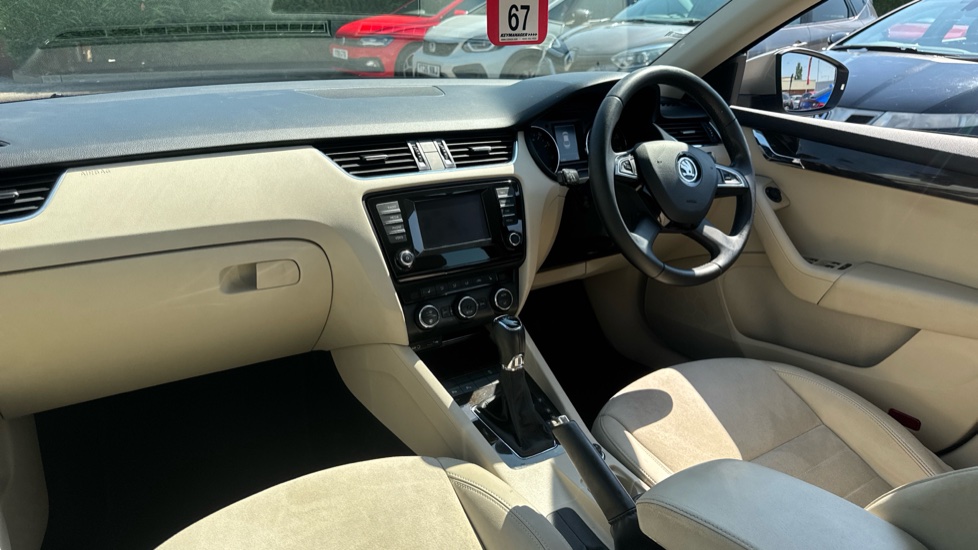 Skoda Octavia 1.4 TSI Elegance 5dr DSG Petrol Hatchback - Image 9