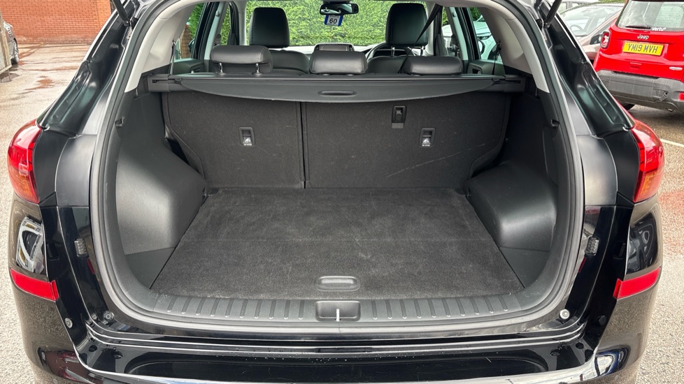 Hyundai TUCSON 1.6 GDi Premium 5dr 2WD Petrol Estate - Image 4