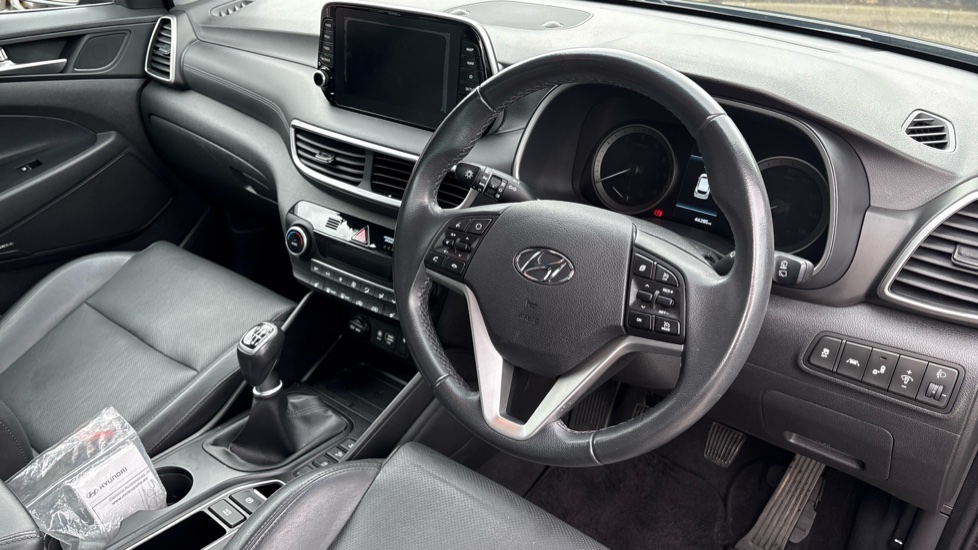 Hyundai TUCSON 1.6 GDi Premium 5dr 2WD Petrol Estate - Image 11
