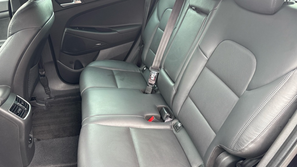 Hyundai TUCSON 1.6 GDi Premium 5dr 2WD Petrol Estate - Image 16