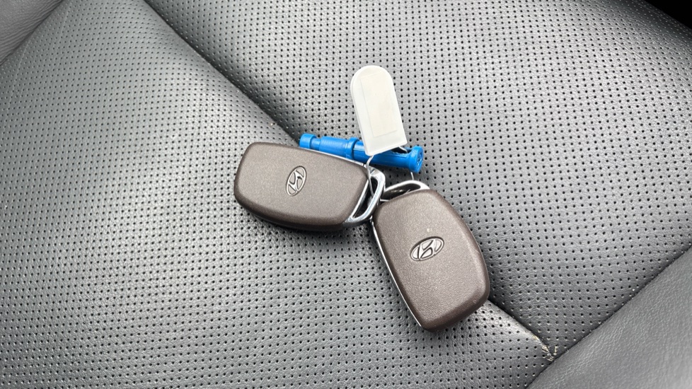Hyundai TUCSON 1.6 GDi Premium 5dr 2WD Petrol Estate - Image 20