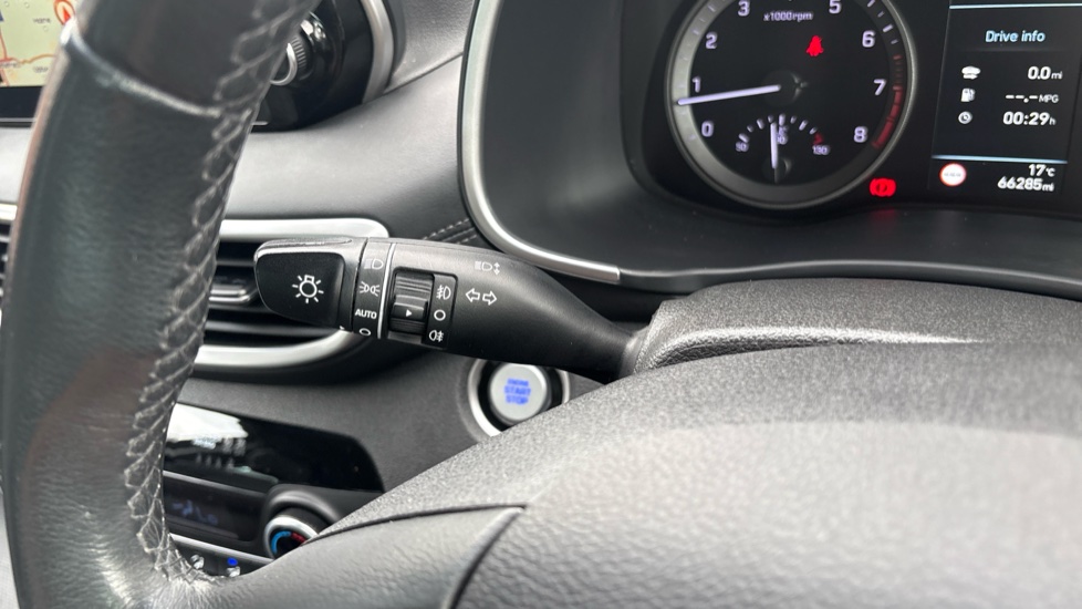 Hyundai TUCSON 1.6 GDi Premium 5dr 2WD Petrol Estate - Image 30