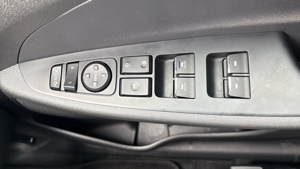 Hyundai TUCSON 1.6 GDi Premium 5dr 2WD Petrol Estate - Image 31
