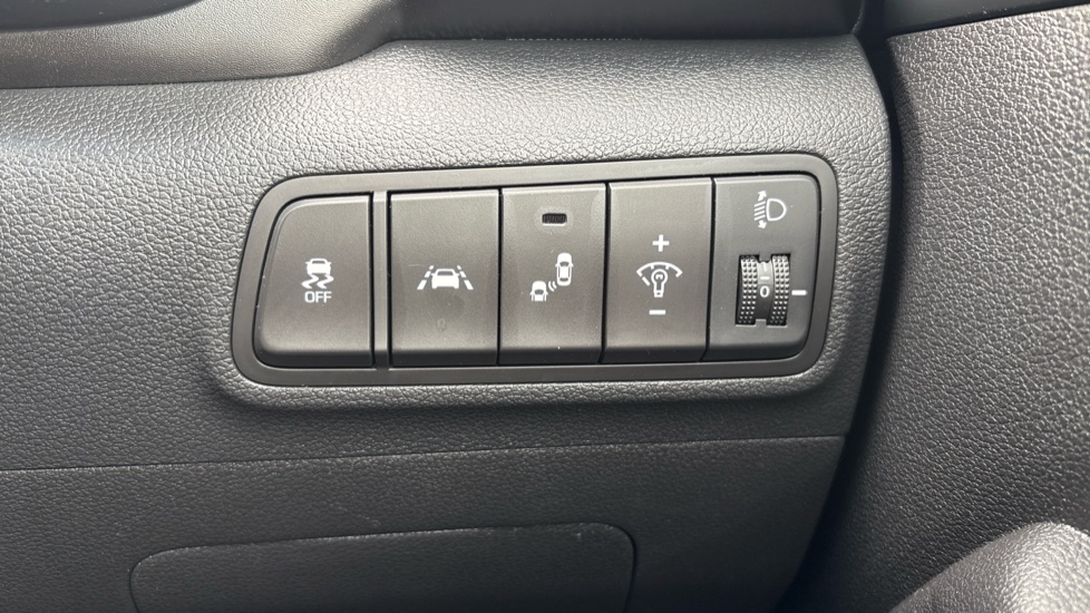 Hyundai TUCSON 1.6 GDi Premium 5dr 2WD Petrol Estate - Image 32