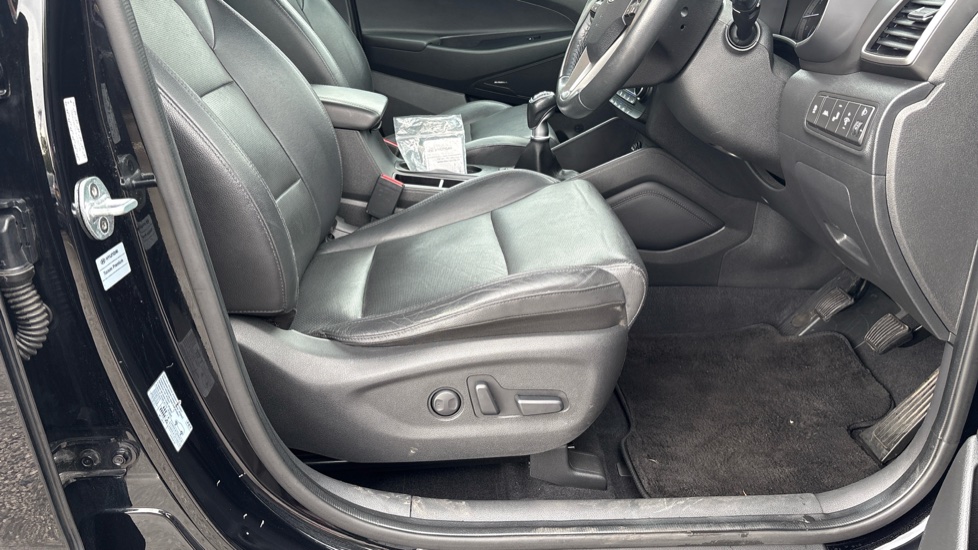 Hyundai TUCSON 1.6 GDi Premium 5dr 2WD Petrol Estate - Image 34