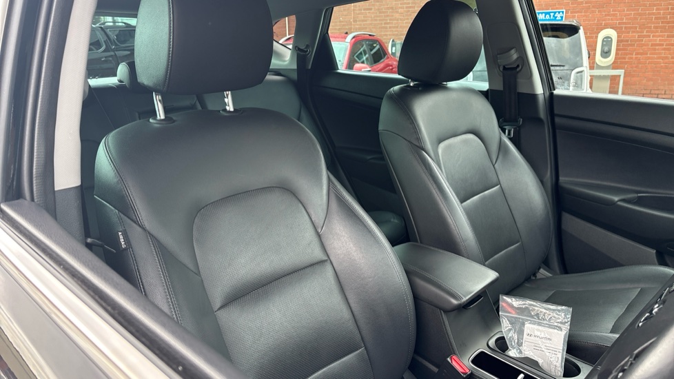 Hyundai TUCSON 1.6 GDi Premium 5dr 2WD Petrol Estate - Image 35