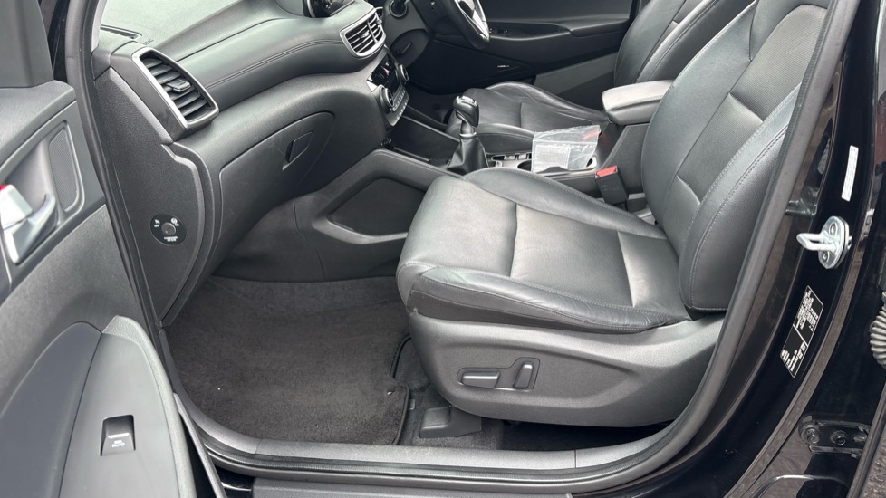 Hyundai TUCSON 1.6 GDi Premium 5dr 2WD Petrol Estate - Image 40
