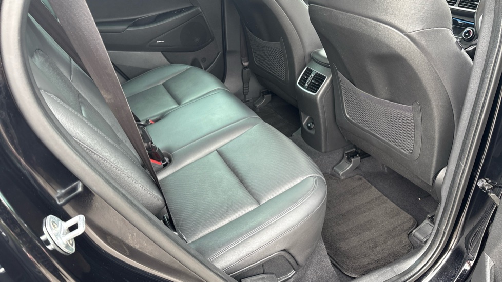Hyundai TUCSON 1.6 GDi Premium 5dr 2WD Petrol Estate - Image 44