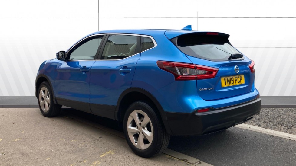 Nissan Qashqai 1.3 DiG-T Acenta Premium 5dr Petrol Hatchback - Image 2