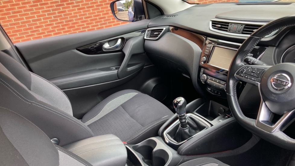 Nissan Qashqai 1.3 DiG-T Acenta Premium 5dr Petrol Hatchback - Image 14
